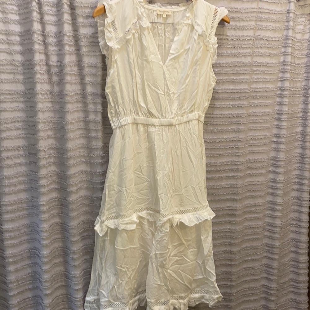 White sleeveless dress